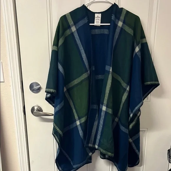 Woolrich Plaid Open Front Poncho - Picture 2 of 10
